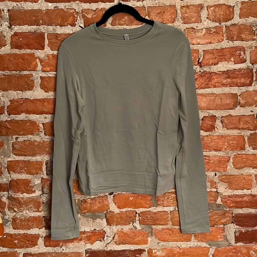 ⚠️ LAST CHANCE! ⚠️ SKIMS Long Sleeve Tee Shirt